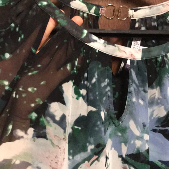 Jennifer Lopez sheer floral blouse - Picture 6 of 6